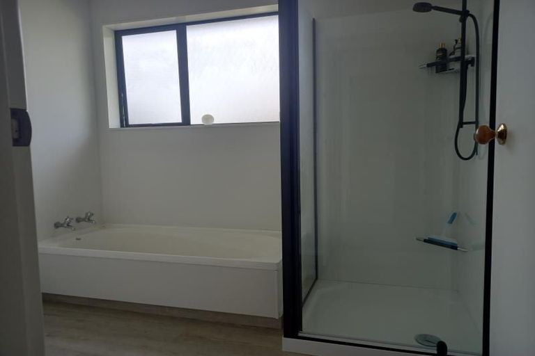 Photo of property in 2 Orsino Place, Stratford, 4332