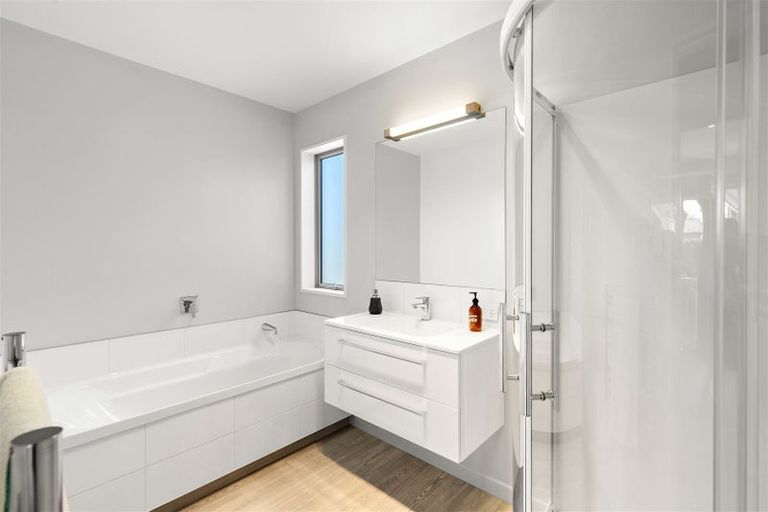 Photo of property in 5 Glenbarr Lane, Broomfield, Christchurch, 8042