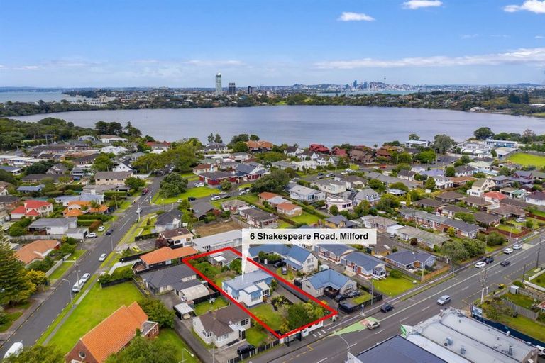 Photo of property in 1/6 Shakespeare Road, Milford, Auckland, 0620