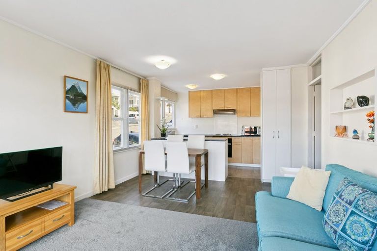Photo of property in Newman Court Apartments, 2 Newman Terrace, Thorndon, Wellington, 6011