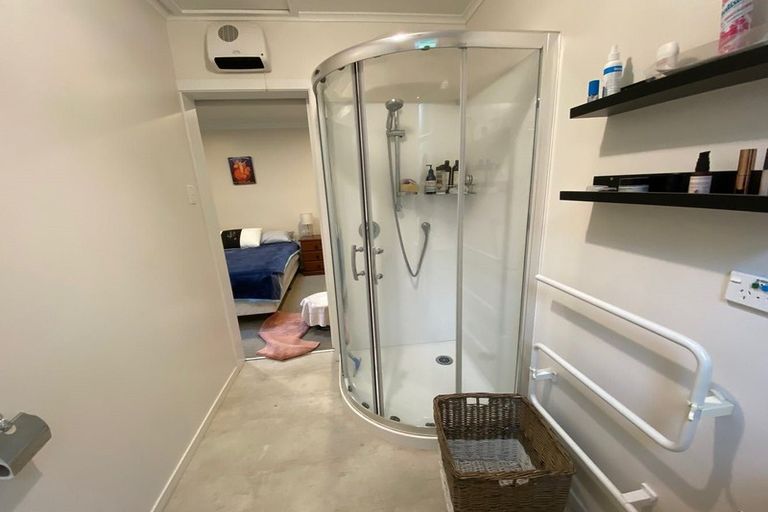 Photo of property in 2 Kopiko Way, Brooklyn, Wellington, 6021