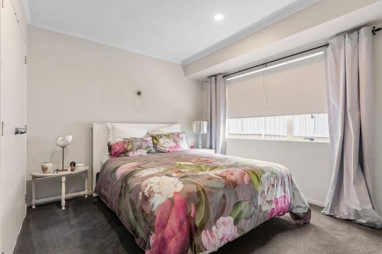 Photo of property in 1/20 Solana Court, Botany Downs, Auckland, 2010