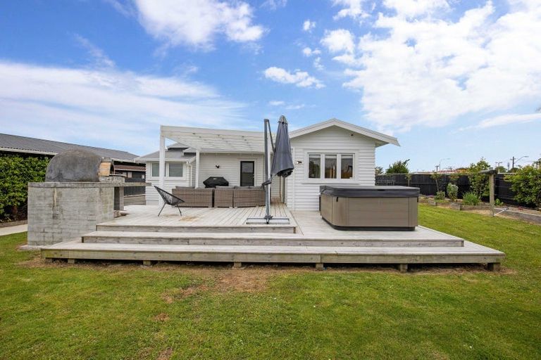 Photo of property in 2 Alma Place, Milson, Palmerston North, 4414