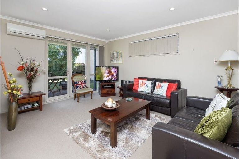 Photo of property in 6 Drake Street, Howick, Auckland, 2014