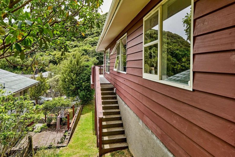 Photo of property in 19 Holmes Grove, Naenae, Lower Hutt, 5011