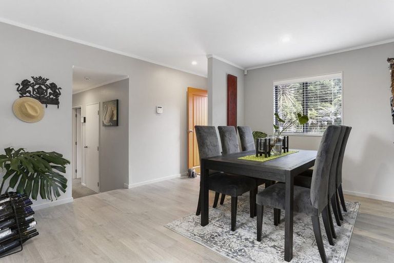 Photo of property in 17 Longview Rise, Massey, Auckland, 0614