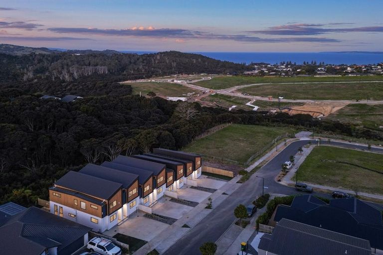 Photo of property in 15b Rockpool Road, Orewa, 0931