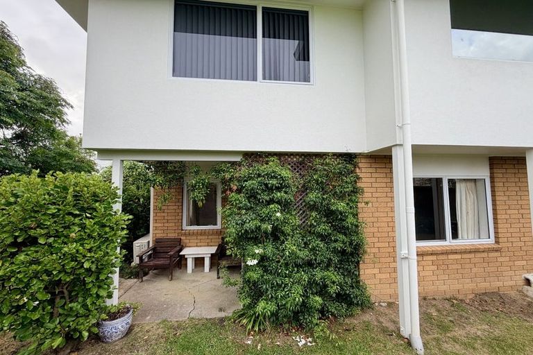 Photo of property in 2/30 Princes Street, Northcote Point, Auckland, 0627
