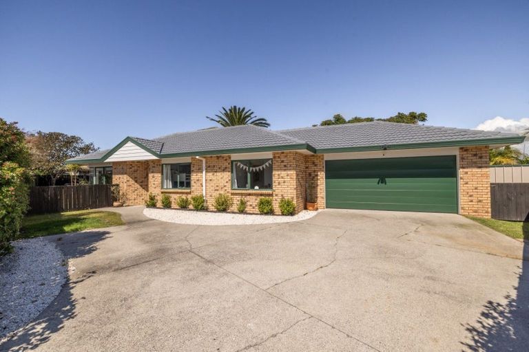 Photo of property in 15 Romana Crescent, Papamoa Beach, Papamoa, 3118