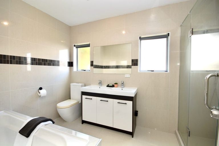 Photo of property in 21a Kia Ora Road, Beach Haven, Auckland, 0626