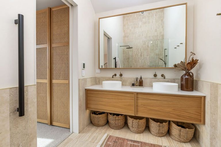 Photo of property in 50 Tiri Road, Manly, Whangaparaoa, 0930