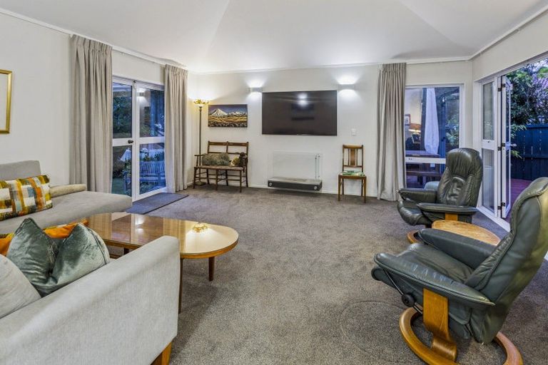 Photo of property in 16 Waipuia Place, Greenhithe, Auckland, 0632