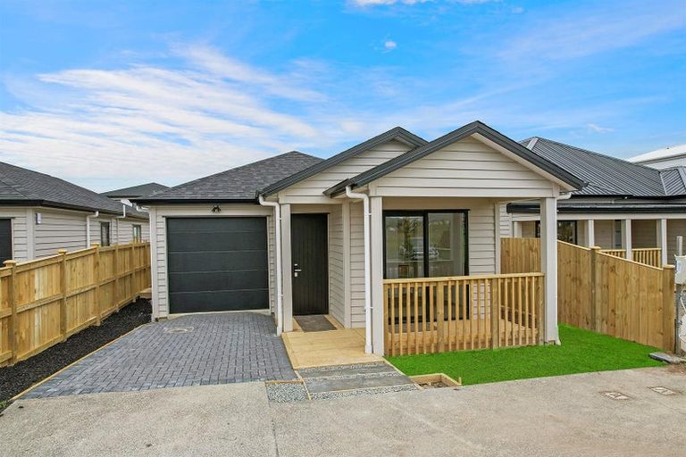 Photo of property in 32 Hari Road, Karaka, 2113