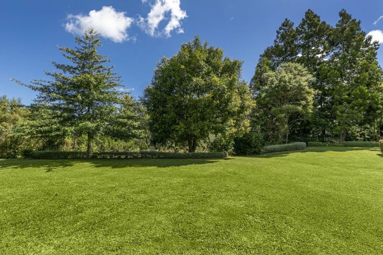 Photo of property in 1074 Peak Road, Helensville, 0875