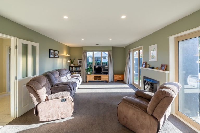 Photo of property in 12 Goldie Place, Rolleston, 7614