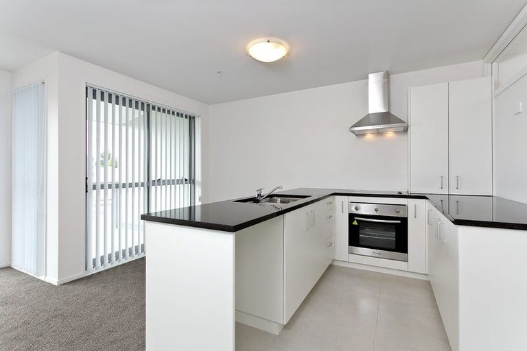 Photo of property in 10/26 Railway Street West, Papakura, 2110