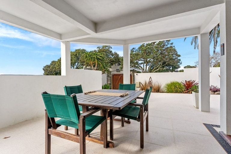 Photo of property in 22 Tiri Road, Milford, Auckland, 0620