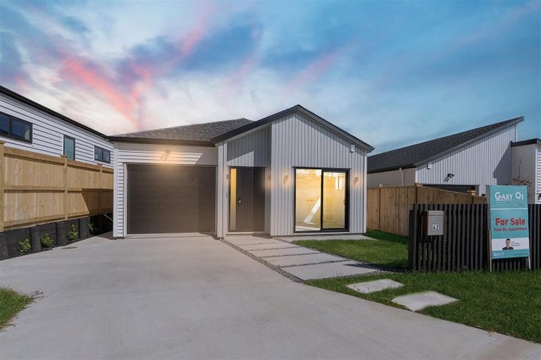Photo of property in 42 Whakairo Crescent, Gulf Harbour, 0930