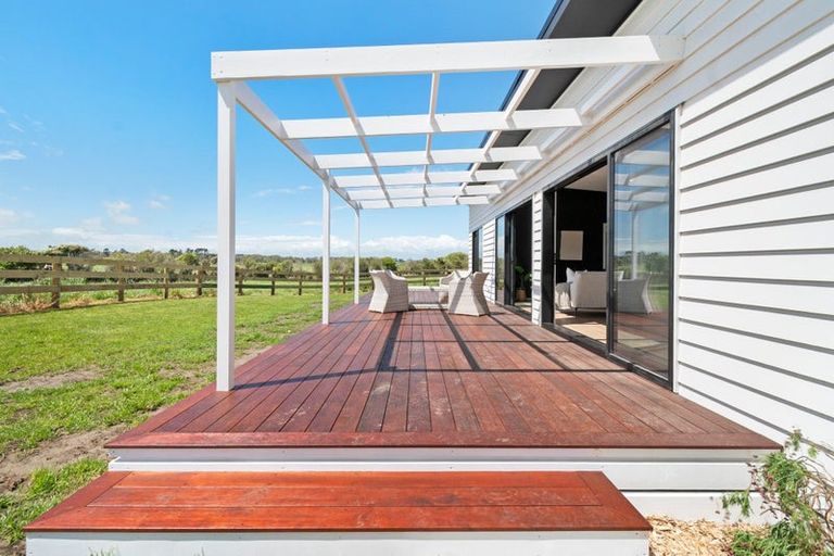 Photo of property in 1121 Parewanui Road, Parewanui, Bulls, 4894