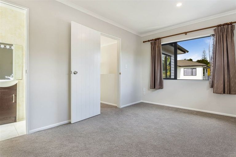 Photo of property in 28 Mili Way, Ranui, Auckland, 0612