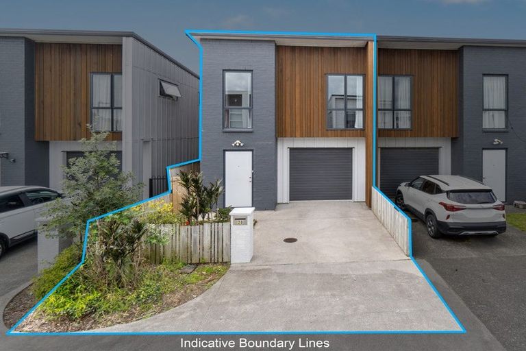 Photo of property in 28 Lili Chen Way, Mangere Bridge, Auckland, 2022