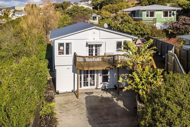 Photo of property in 78 Grays Road, Camborne, Porirua, 5026