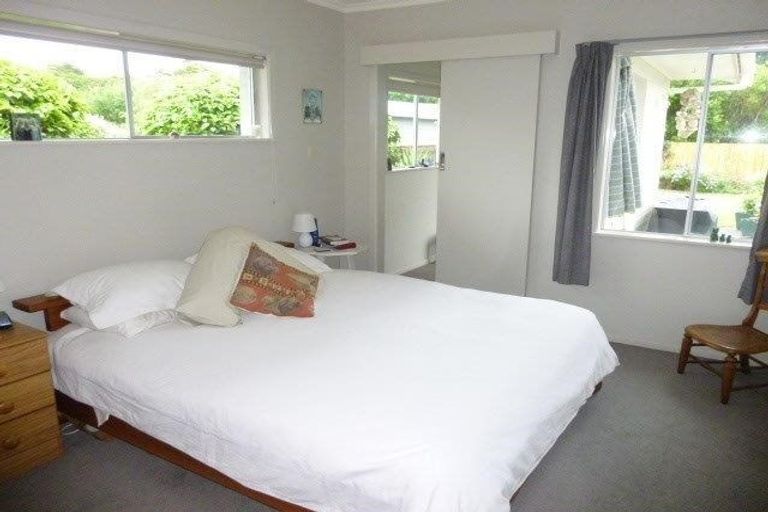 Photo of property in 8 Leybourne Avenue, Waikanae, 5036
