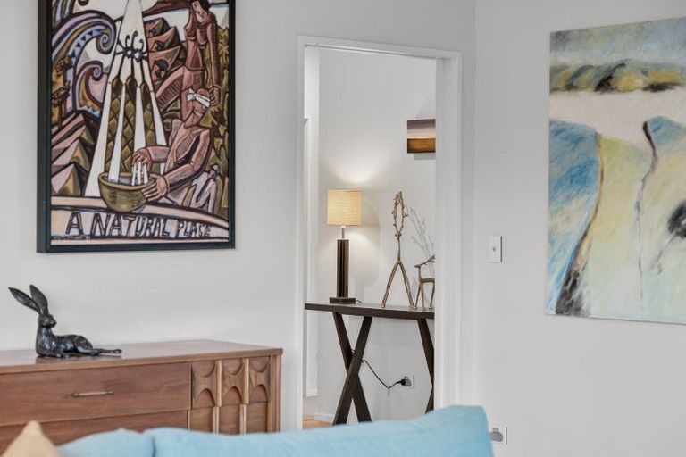 Photo of property in 1 Kirimoko Crescent, Wanaka, 9305
