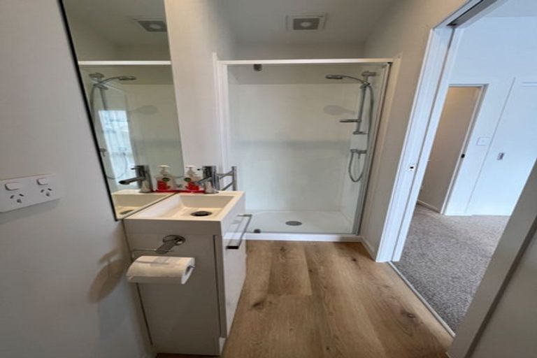 Photo of property in 1/2 Stokes Avenue, Te Atatu Peninsula, Auckland, 0610