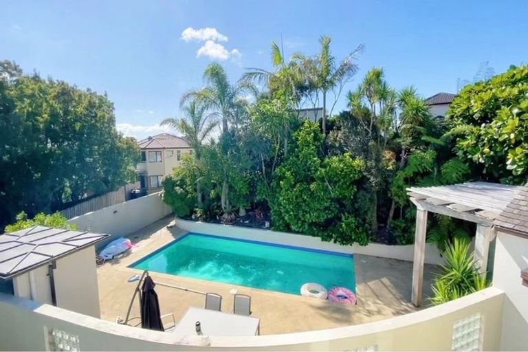 Photo of property in 16 Mayall Avenue, Beach Haven, Auckland, 0626