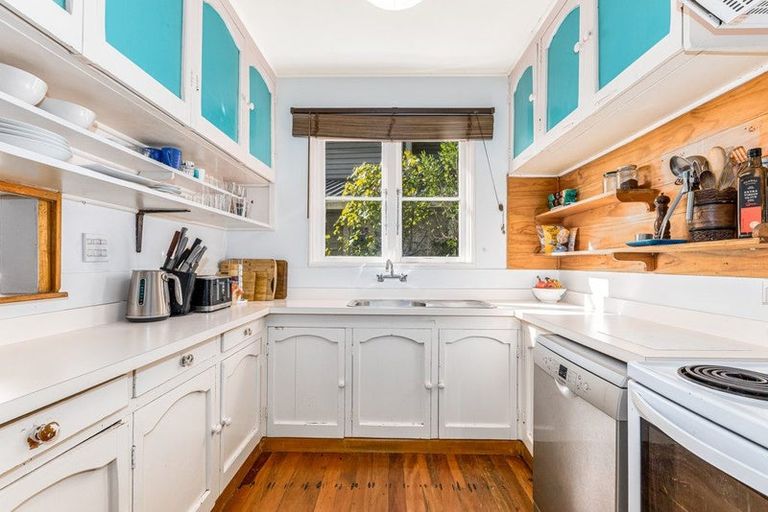 Photo of property in 139 Townsend Road, Miramar, Wellington, 6022