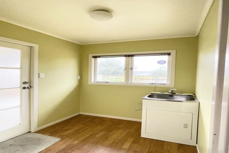 Photo of property in 13 Edwards Avenue, Henderson, Auckland, 0610