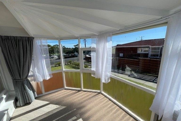 Photo of property in 2/11 Winscombe Street, Belmont, Auckland, 0622