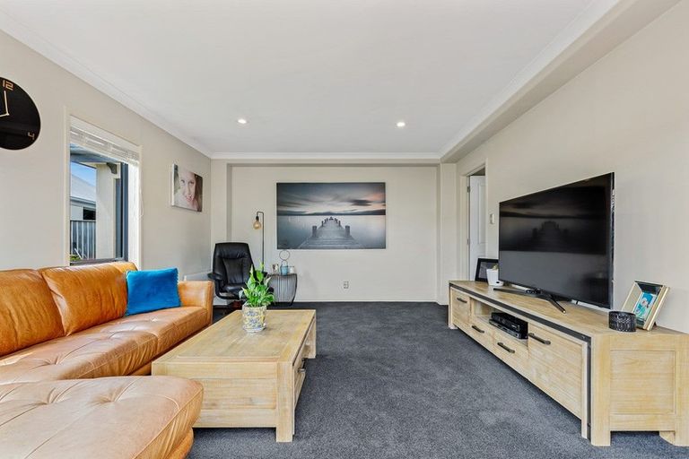 Photo of property in 8 Milkers Gate, Parklands, Christchurch, 8083