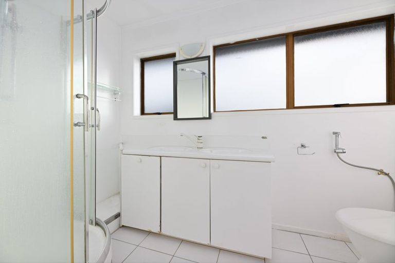 Photo of property in 4 Roberts Road, Te Atatu South, Auckland, 0610