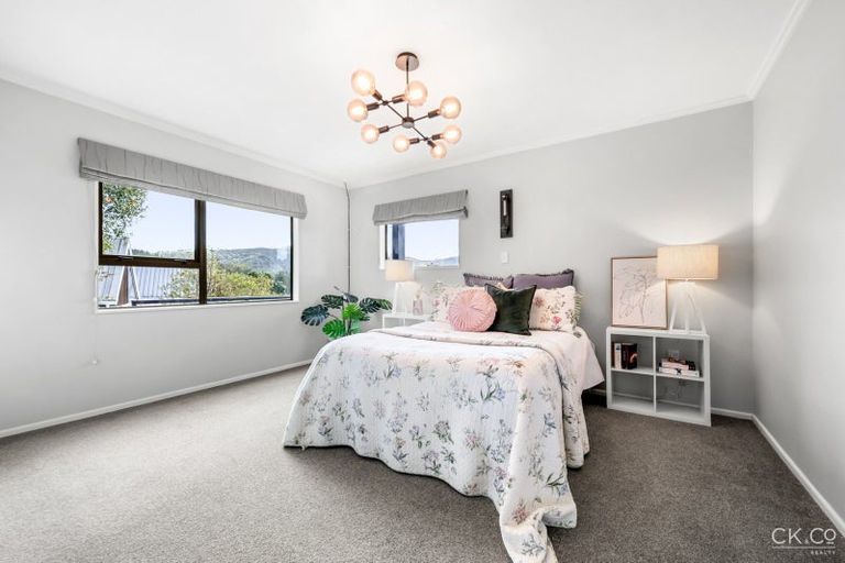 Photo of property in 12 Roman Close, Silverstream, Upper Hutt, 5019