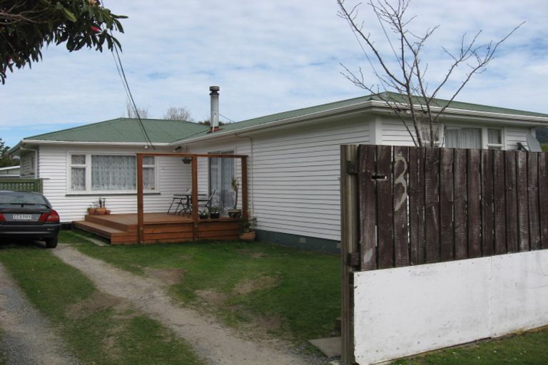 Photo of property in 3 Hunt Street, Wainuiomata, Lower Hutt, 5014
