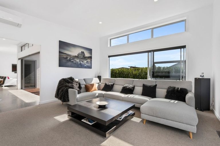 Photo of property in 2 Makura Drive, Papamoa Beach, Papamoa, 3118