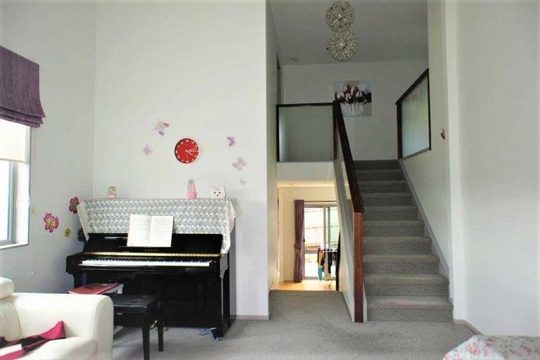 Photo of property in 16 Oak Bark Drive, Schnapper Rock, Auckland, 0632