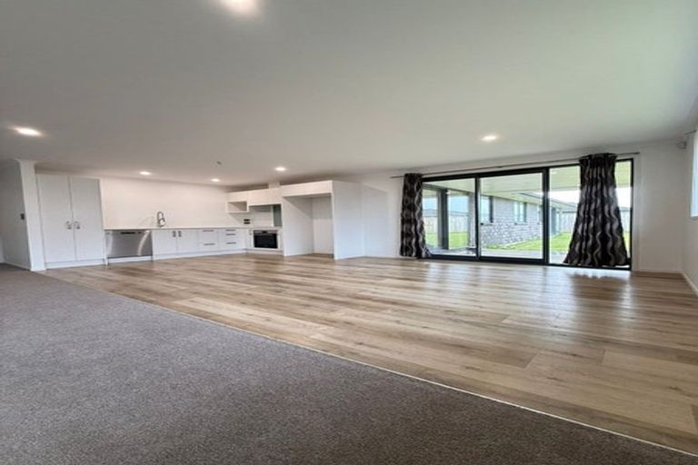 Photo of property in 11 Tauroa Drive, Tuakau, 2121