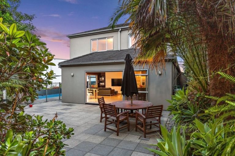 Photo of property in 9a Lupetti Rise, West Harbour, Auckland, 0618