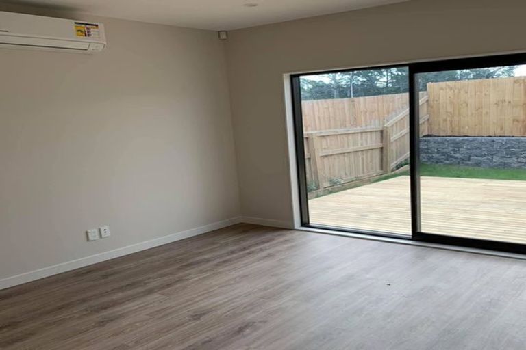 Photo of property in 17 Dinaric Lane, Westgate, Auckland, 0814