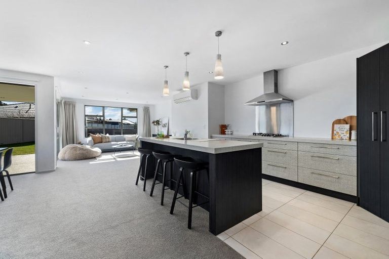 Photo of property in 12 Crabbe Place, Cromwell, 9310