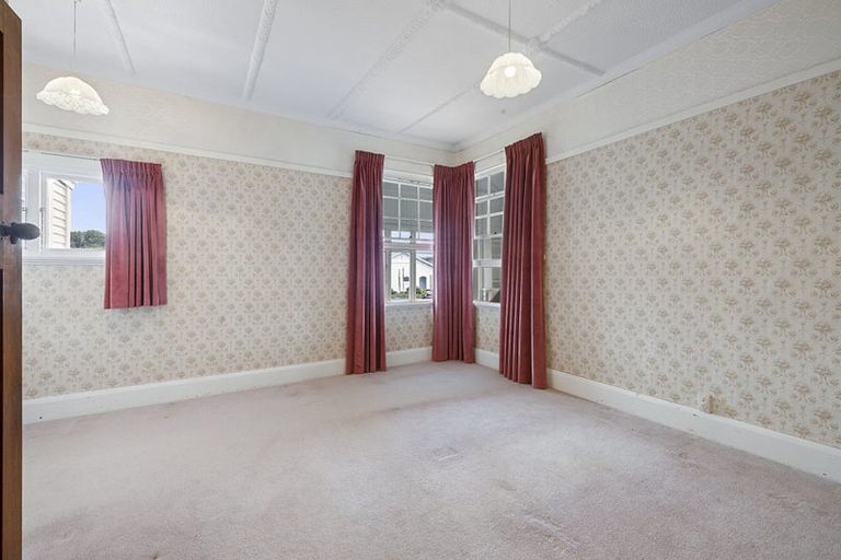 Photo of property in 17 Barrett Street, Westown, New Plymouth, 4310