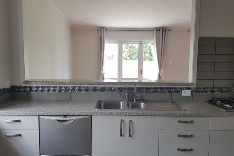 Photo of property in 29 Lincoln Road, Henderson, Auckland, 0610