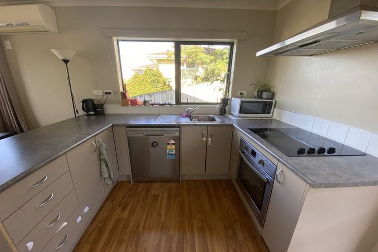 Photo of property in 65 Sunline Avenue, Massey, Auckland, 0614