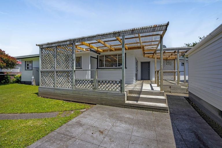 Photo of property in 128 Waihi Road, Hawera, 4610