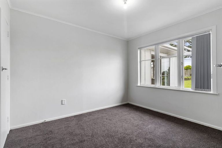 Photo of property in 47 Royal View Road, Te Atatu South, Auckland, 0610