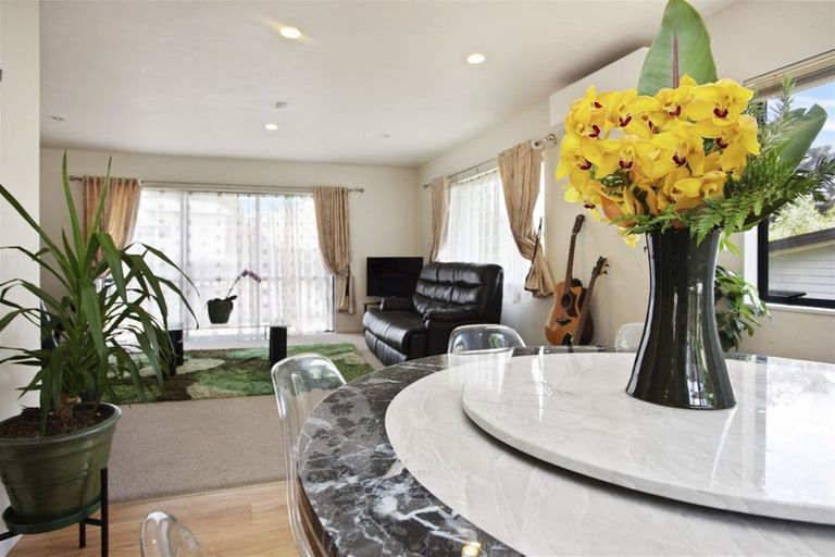 Photo of property in 58e Sunnyside Road, Sunnyvale, Auckland, 0612