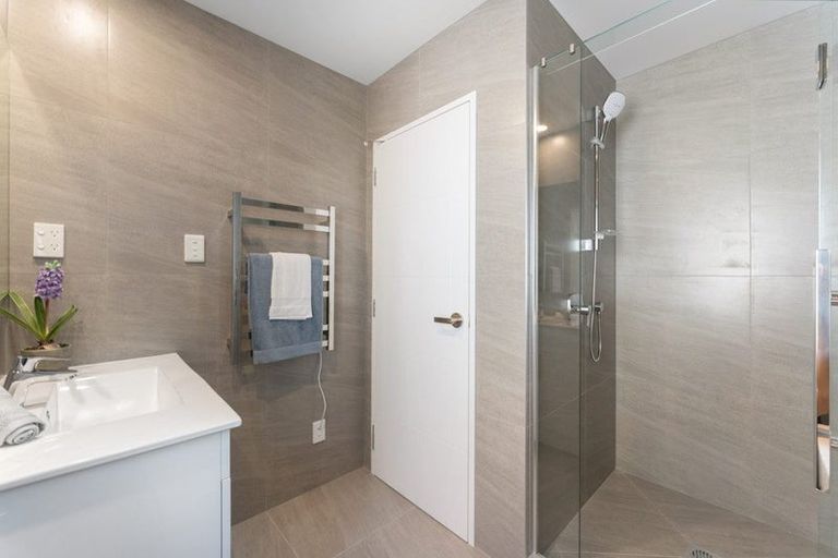 Photo of property in 14a River Road, Te Atatu Peninsula, Auckland, 0610